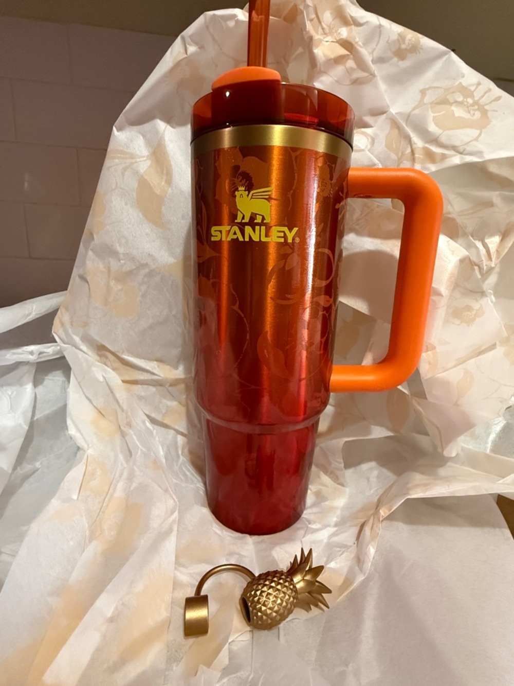 NIB The Stanley 1913 x KAROL G Quencher® H2.0 Flowstate 30 oz Tumbler - Picture 4 of 10
